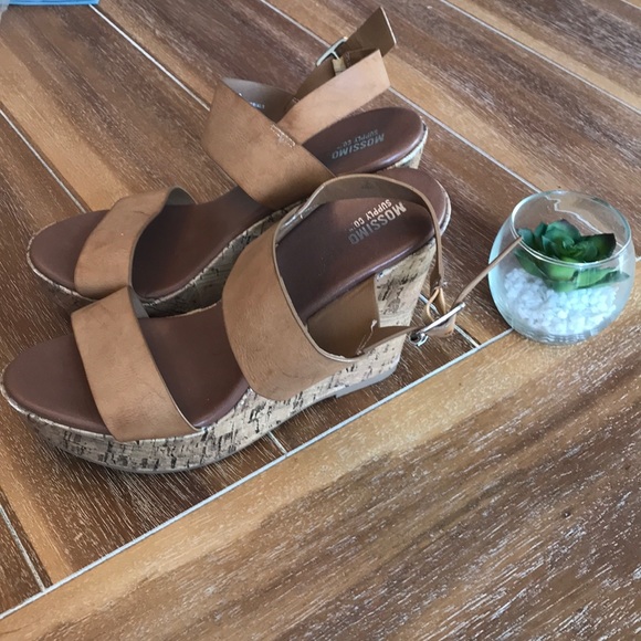 🌸 Tan Mossimo Wedges - Picture 2 of 2